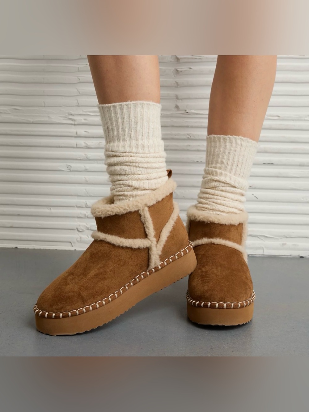AE Hangout Bootie platform  faux suede women 9. Like new Women's Tan Shearling